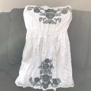 White and black billabong dress